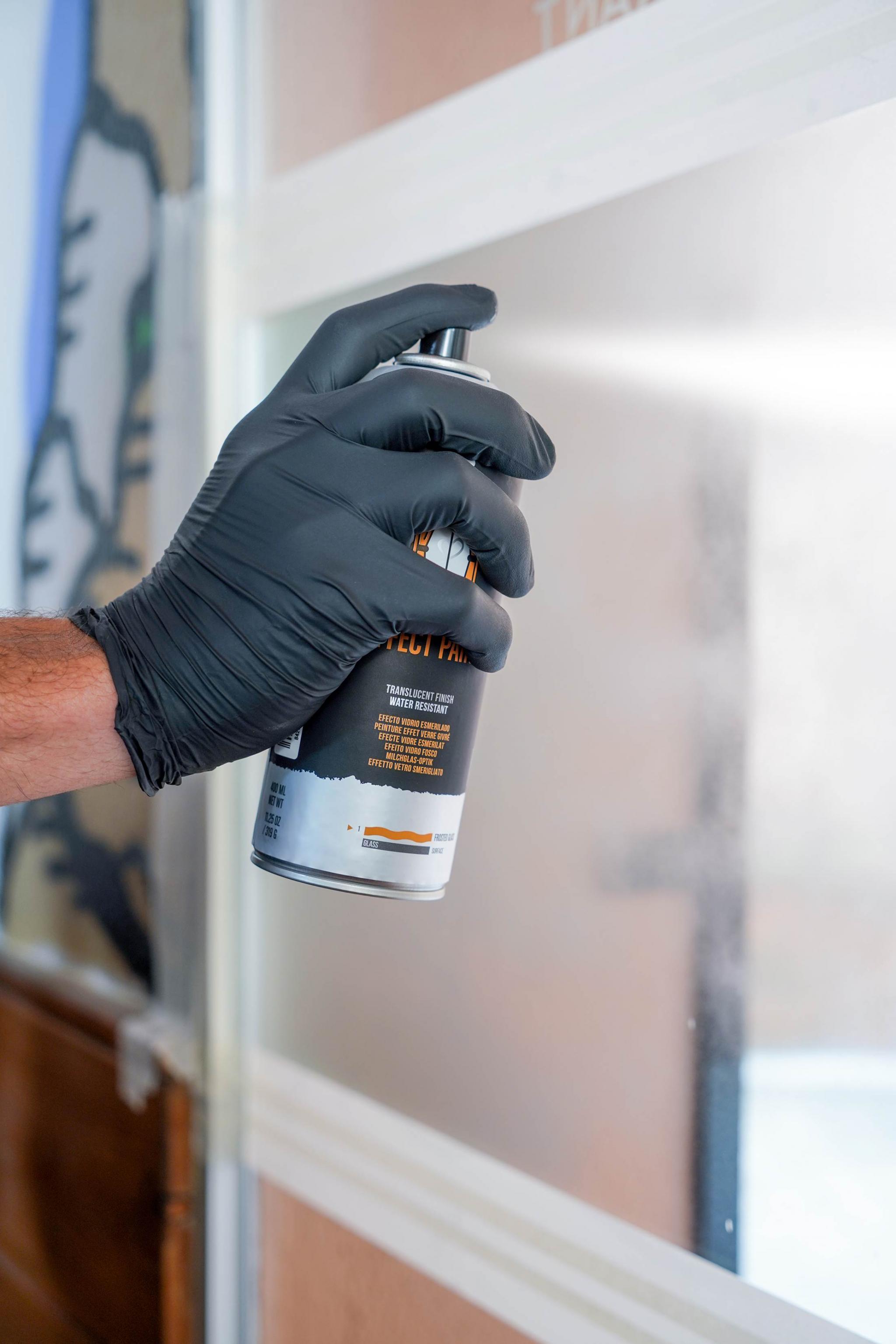 Spray adhesive: advantages and types - Montana Colors