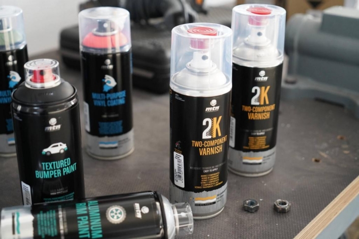 Aplicaciones y propiedades del barniz 2K en spray